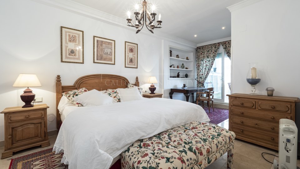 Marbella - Puerto Banus, Appartement spacieux en première ligne de plage à Puerto Banus