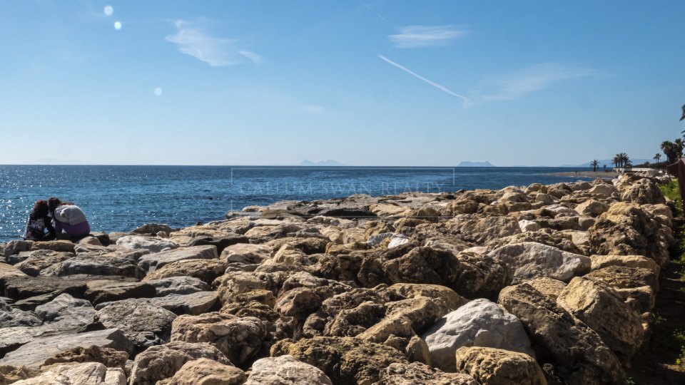 Marbella - Puerto Banus, Appartement spacieux en première ligne de plage à Puerto Banus