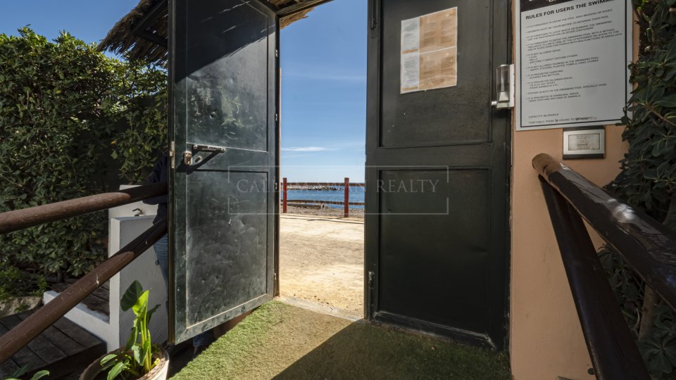 Marbella - Puerto Banus, Appartement spacieux en première ligne de plage à Puerto Banus