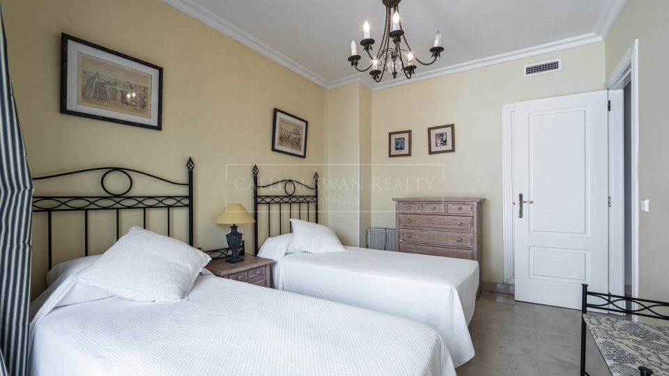 Marbella - Puerto Banus, Appartement spacieux en première ligne de plage à Puerto Banus