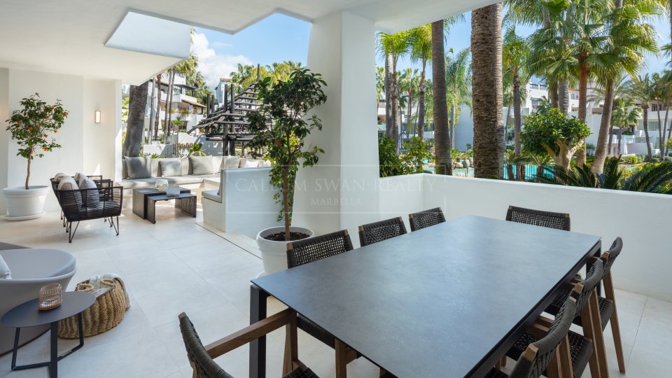 Marbella Golden Mile, Stylish luxury apartment in beachfront complex of Puente Romano