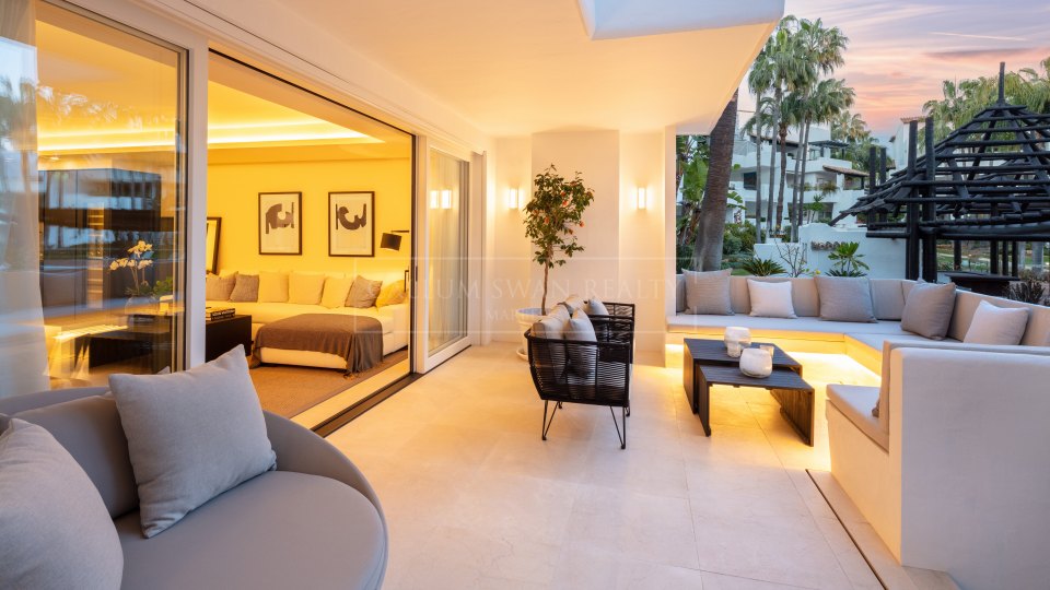 Marbella Golden Mile, Stylish luxury apartment in beachfront complex of Puente Romano