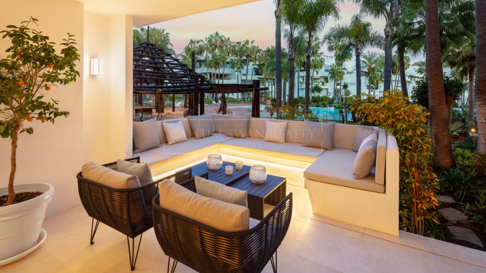 Marbella Golden Mile, Stylish luxury apartment in beachfront complex of Puente Romano