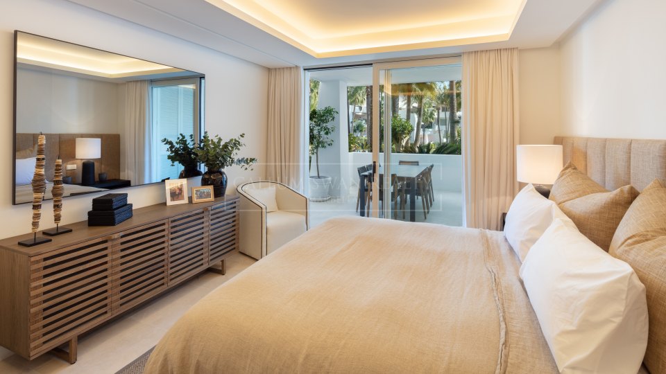 Marbella Golden Mile, Stylish luxury apartment in beachfront complex of Puente Romano