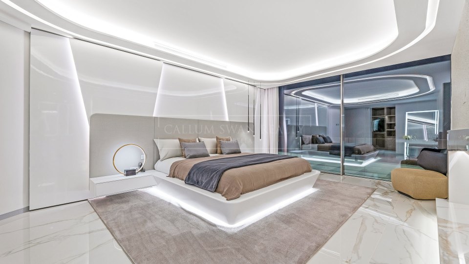Marbella Est, Villa de luxe en bord de mer à Los Monteros Playa.