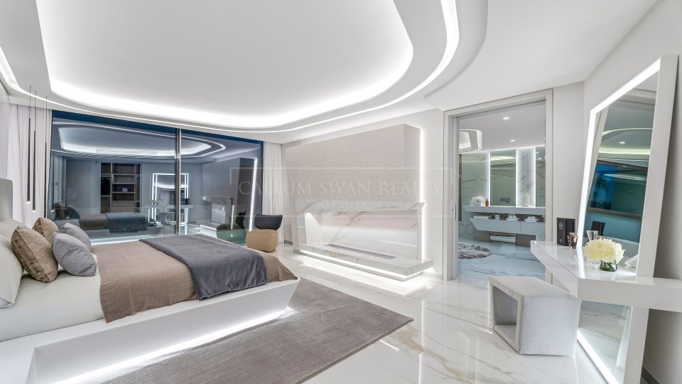 Marbella Est, Villa de luxe en bord de mer à Los Monteros Playa.