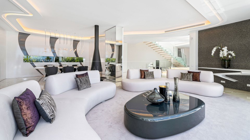 Marbella Est, Villa de luxe en bord de mer à Los Monteros Playa.