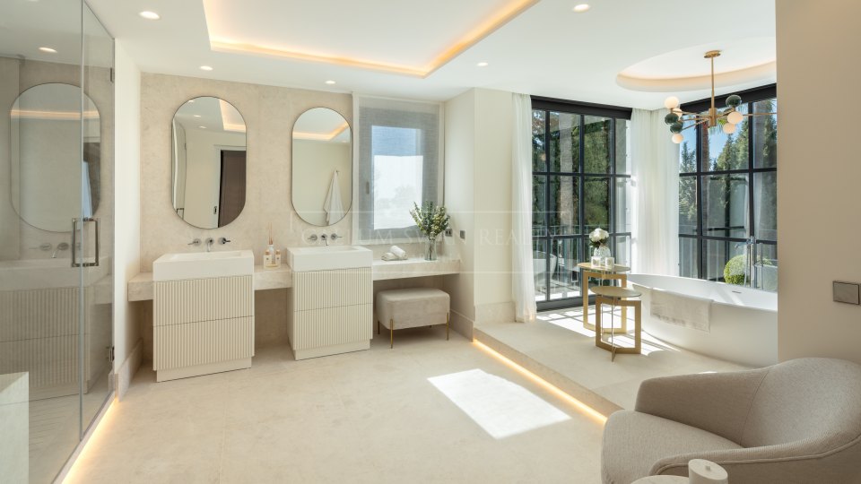 Marbella Golden Mile, Luxury villa in Sierra Blanca with indoor pool and sea views