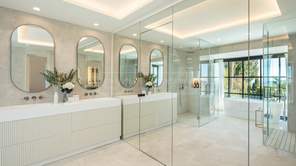 Marbella Golden Mile, Luxury villa in Sierra Blanca with indoor pool and sea views