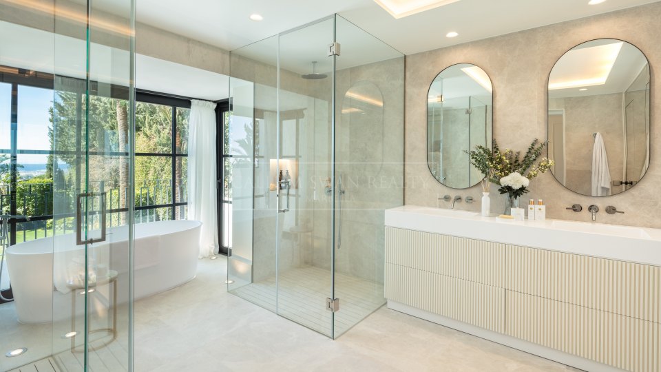 Marbella Golden Mile, Luxury villa in Sierra Blanca with indoor pool and sea views
