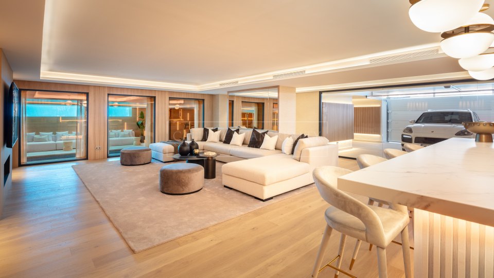 Marbella Golden Mile, Luxury villa in Sierra Blanca with indoor pool and sea views