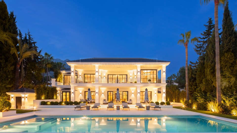 Marbella Golden Mile, Luxury villa in Sierra Blanca with indoor pool and sea views