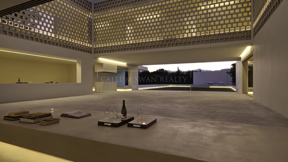 San Pedro de Alcantara, Villa familiar en primera línea de golf en venta en Guadalmina Alta