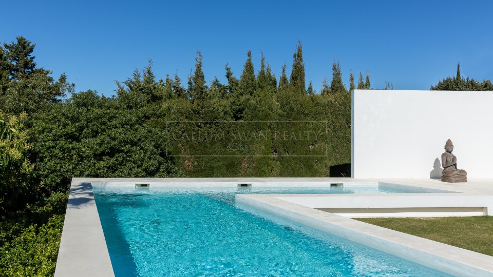 San Pedro de Alcantara, Villa familiar en primera línea de golf en venta en Guadalmina Alta