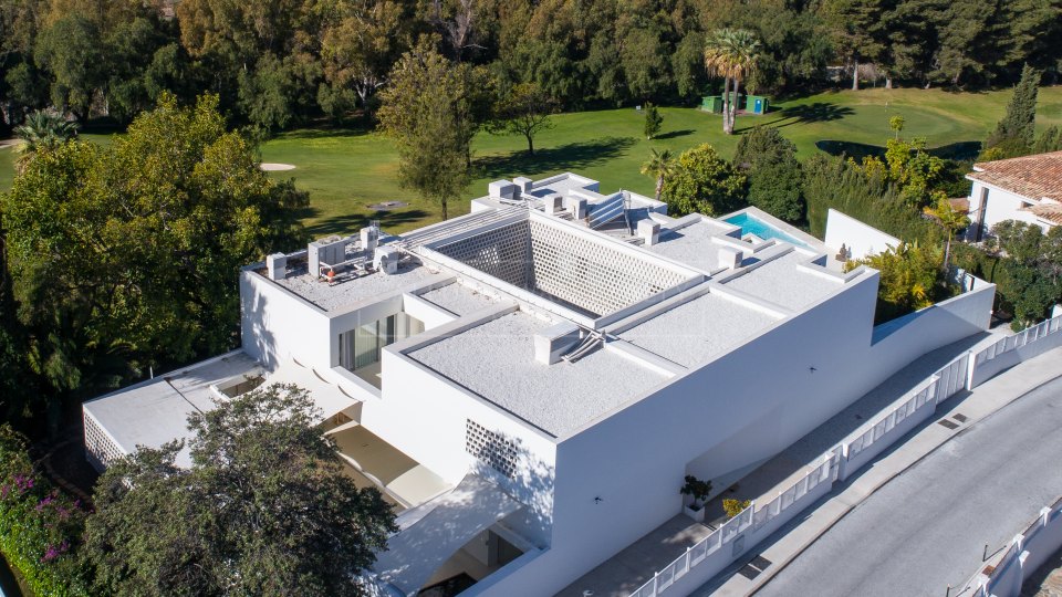 San Pedro de Alcantara, Villa familiar en primera línea de golf en venta en Guadalmina Alta