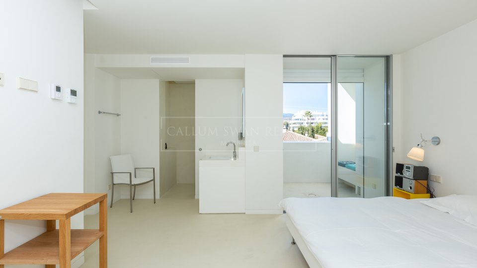 San Pedro de Alcantara, Villa familiar en primera línea de golf en venta en Guadalmina Alta