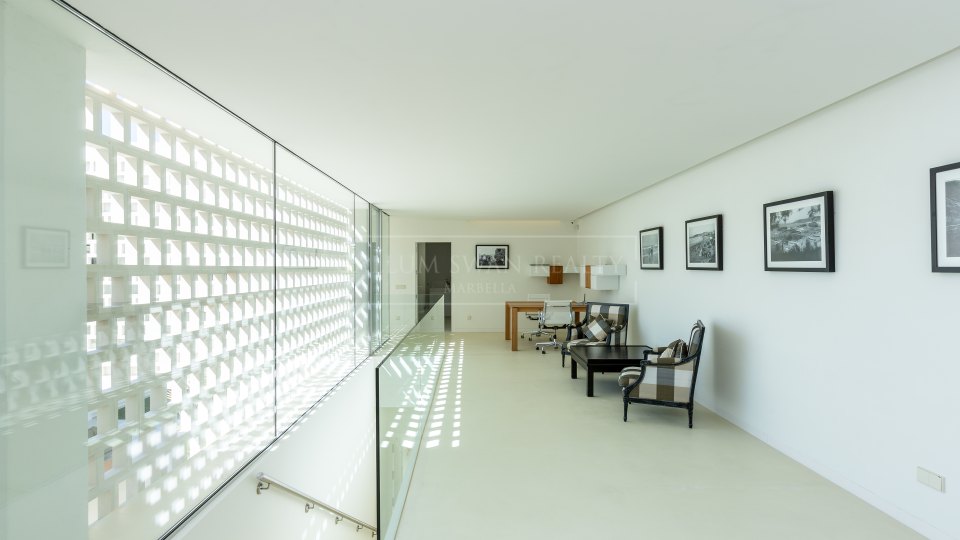 San Pedro de Alcantara, Villa familiar en primera línea de golf en venta en Guadalmina Alta