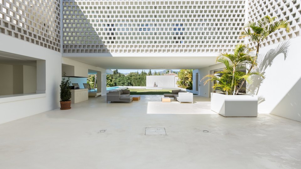 San Pedro de Alcantara, Villa familiar en primera línea de golf en venta en Guadalmina Alta