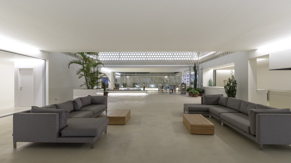 San Pedro de Alcantara, Villa familiar en primera línea de golf en venta en Guadalmina Alta