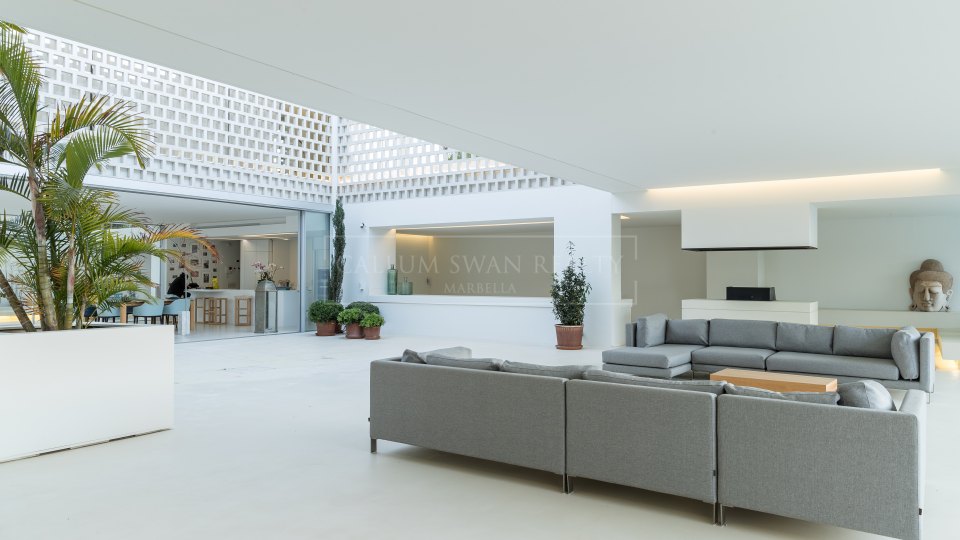 San Pedro de Alcantara, Villa familiar en primera línea de golf en venta en Guadalmina Alta