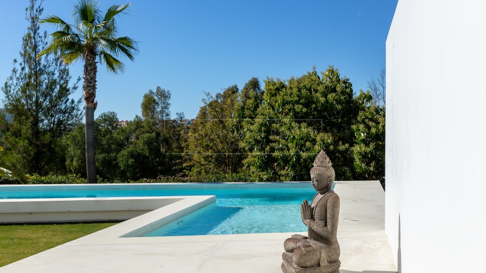 San Pedro de Alcantara, Villa familiar en primera línea de golf en venta en Guadalmina Alta