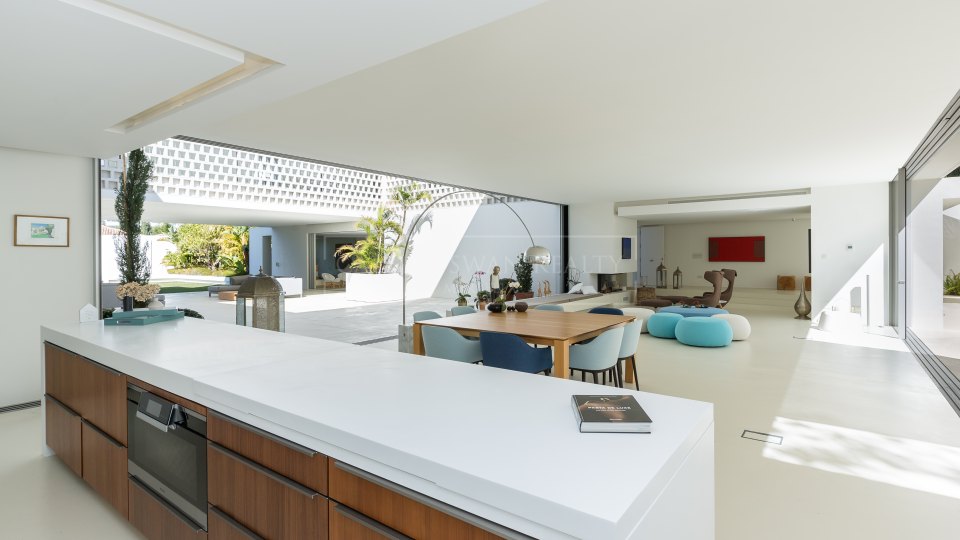 San Pedro de Alcantara, Villa familiar en primera línea de golf en venta en Guadalmina Alta