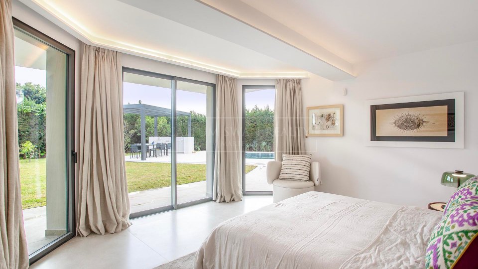 Marbella Golden Mile, Contemporary luxury villa for sale in Nagüeles