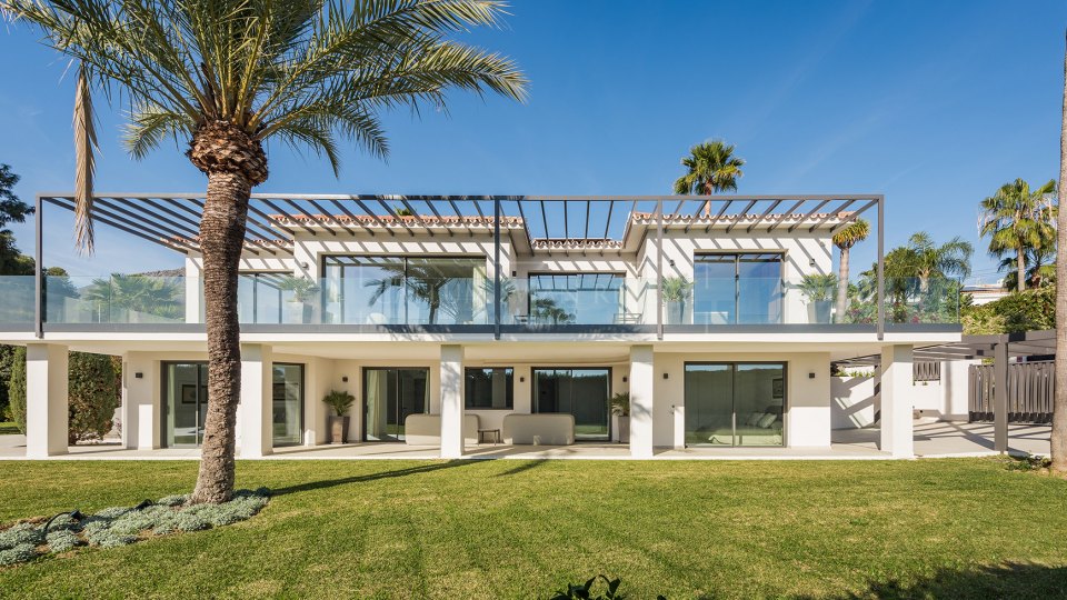 Marbella Golden Mile, Contemporary luxury villa for sale in Nagüeles