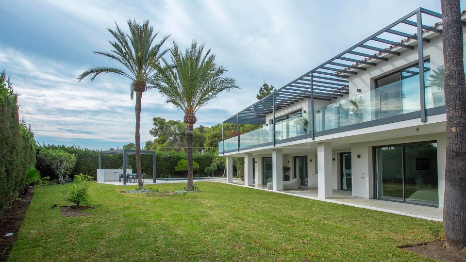 Marbella Golden Mile, Contemporary luxury villa for sale in Nagüeles