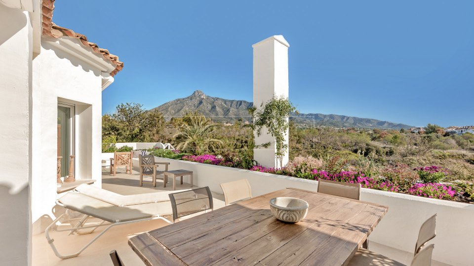 Marbella Golden Mile, Stunning luxury apartment in Ancon Sierra, Lomas de Marbella Club