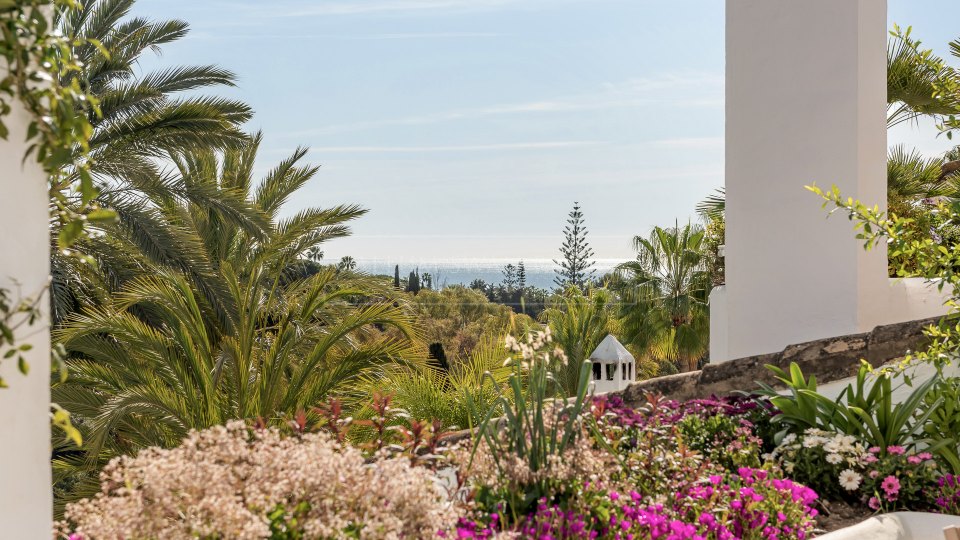 Marbella Golden Mile, Stunning luxury apartment in Ancon Sierra, Lomas de Marbella Club