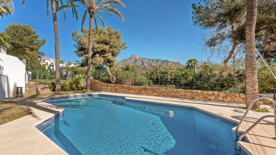 Marbella Golden Mile, Stunning luxury apartment in Ancon Sierra, Lomas de Marbella Club