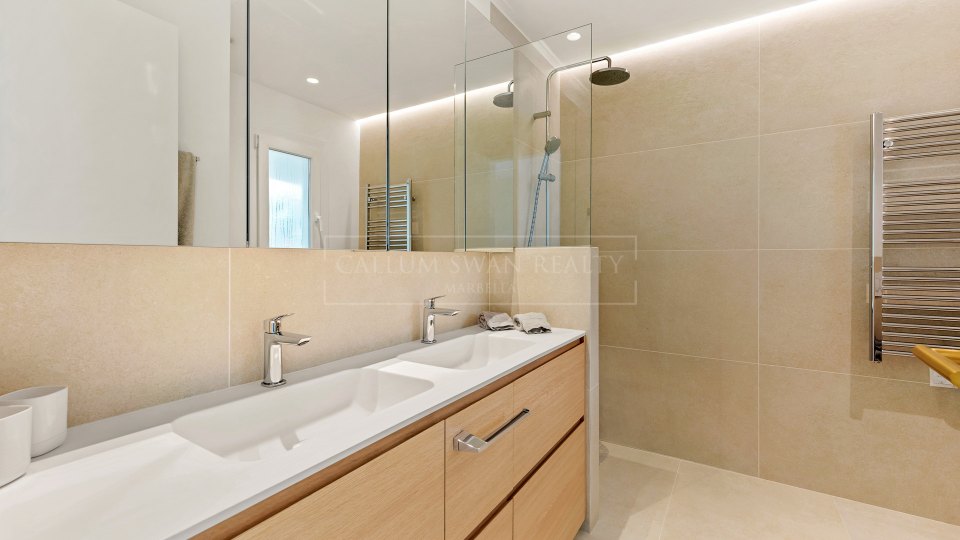 Marbella Golden Mile, Stunning luxury apartment in Ancon Sierra, Lomas de Marbella Club