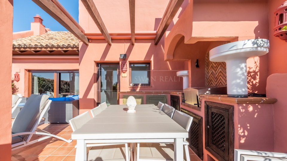 Estepona, Duplex penthouse in a beachfront complex on the New Golden Mile