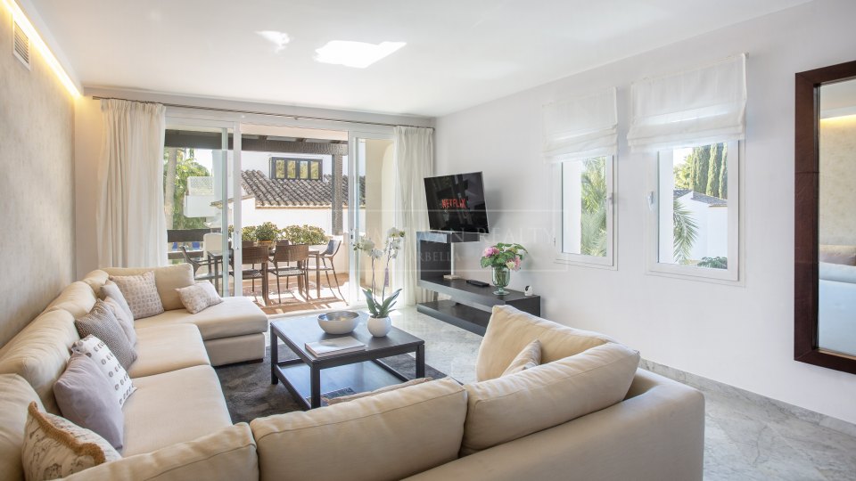 Marbella Golden Mile, Lujoso Atico Duplex en venta en Marina Puente Romano, Marbella