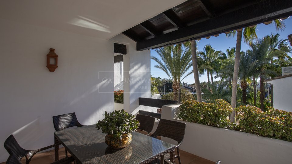 Marbella Golden Mile, Lujoso Atico Duplex en venta en Marina Puente Romano, Marbella