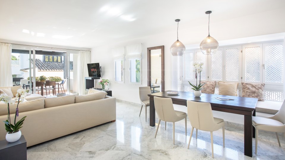 Marbella Golden Mile, Lujoso Atico Duplex en venta en Marina Puente Romano, Marbella