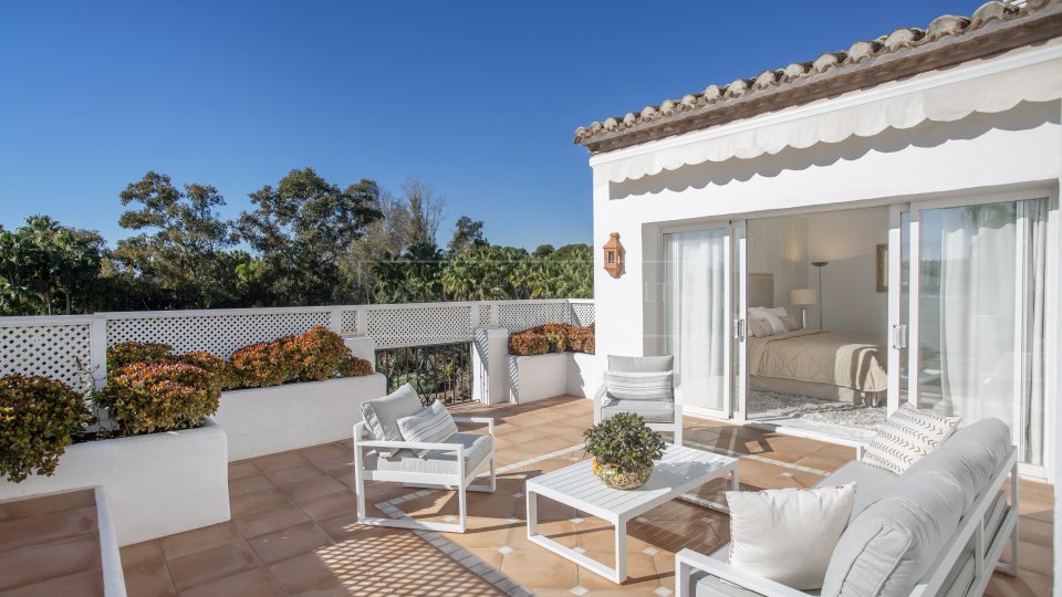 Marbella Golden Mile, Lujoso Atico Duplex en venta en Marina Puente Romano, Marbella