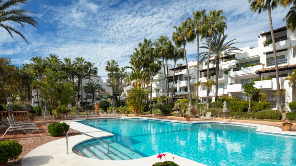 Marbella Golden Mile, Luxurious Duplex Penthouse for sale in Marina Puente Romano, Marbella