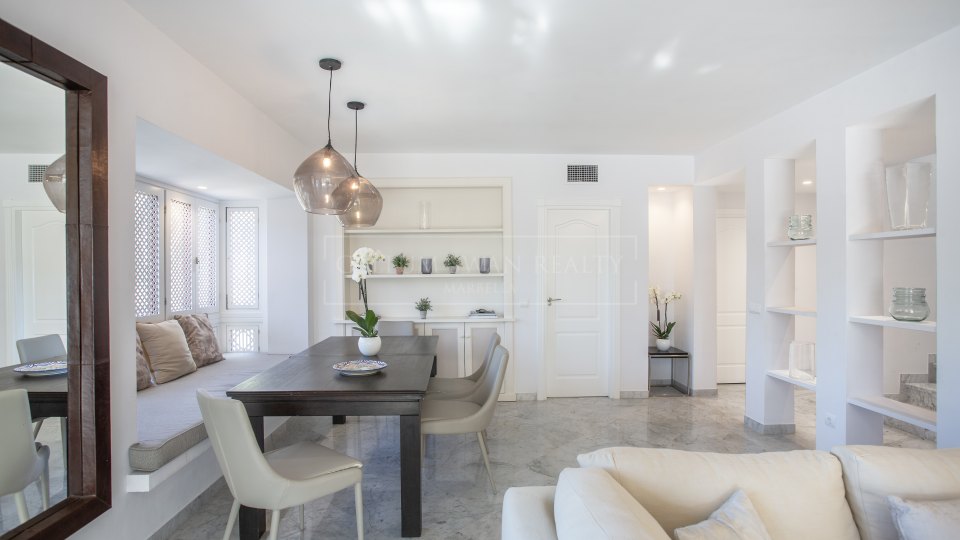 Marbella Golden Mile, Lujoso Atico Duplex en venta en Marina Puente Romano, Marbella