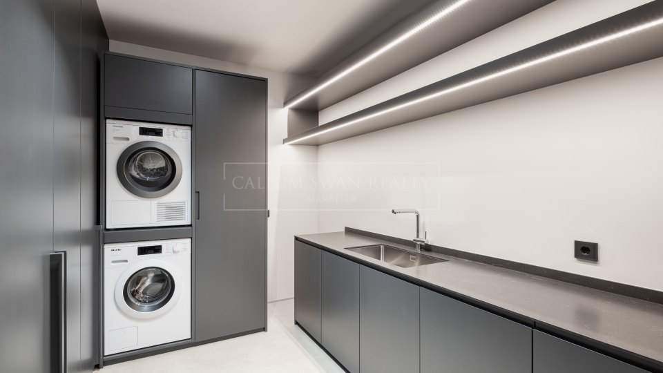 Nueva Andalucia, Villa moderna, a pie de todos los servicios en Nueva Andalucía