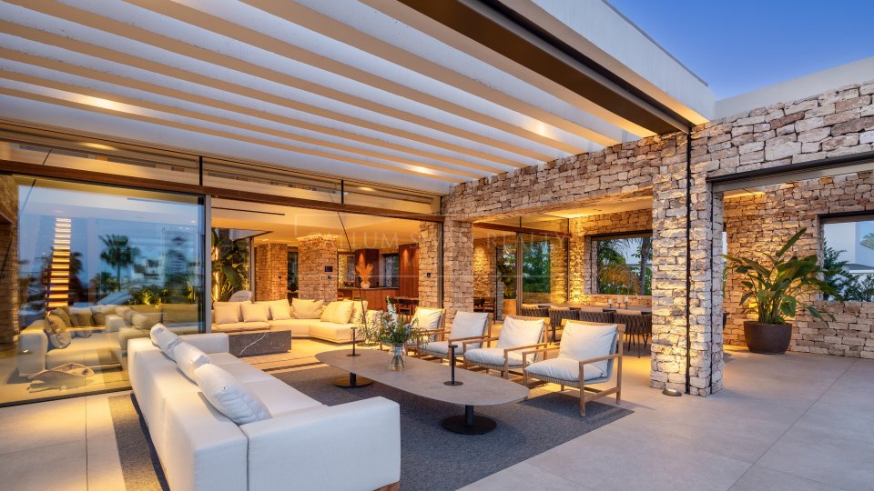 Nueva Andalucia, Villa moderna, a pie de todos los servicios en Nueva Andalucía