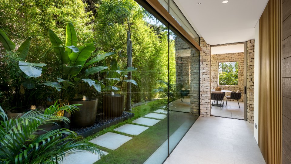 Nueva Andalucia, Villa moderna, a pie de todos los servicios en Nueva Andalucía