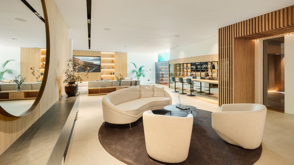 Nueva Andalucia, Villa moderna, a pie de todos los servicios en Nueva Andalucía