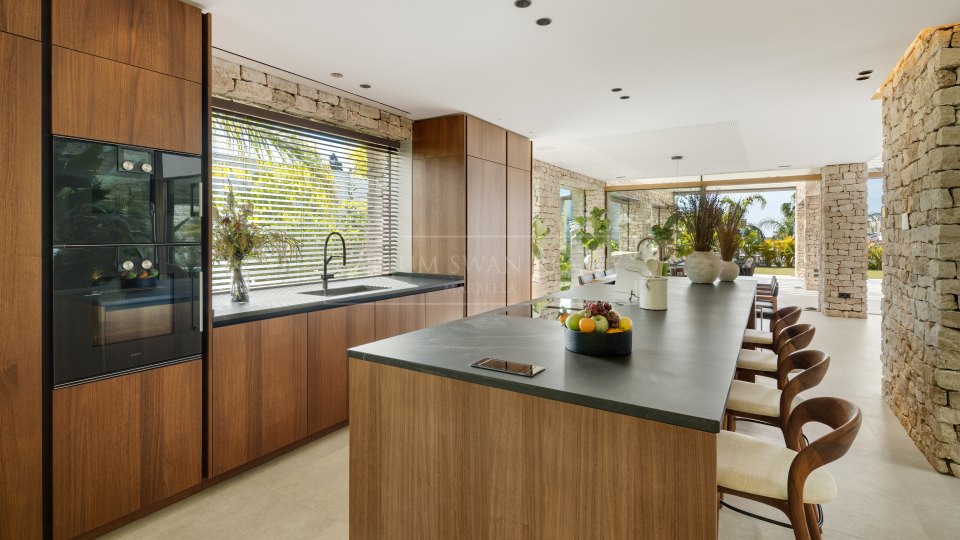 Nueva Andalucia, Villa moderna, a pie de todos los servicios en Nueva Andalucía