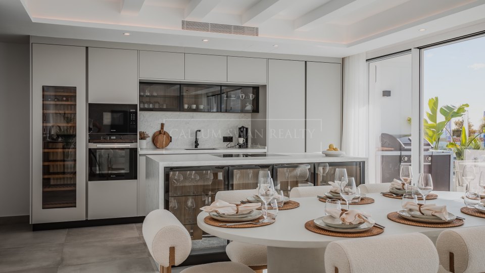 Marbella - Puerto Banus, Duplex-penthouse dans la marina de Puerto Banus avec vue sur la marina