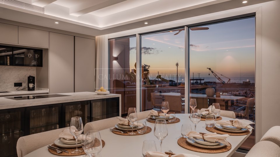Marbella - Puerto Banus, Duplex-penthouse dans la marina de Puerto Banus avec vue sur la marina