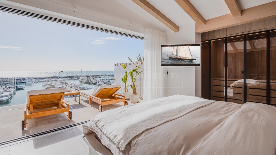 Marbella - Puerto Banus, Duplex-penthouse dans la marina de Puerto Banus avec vue sur la marina