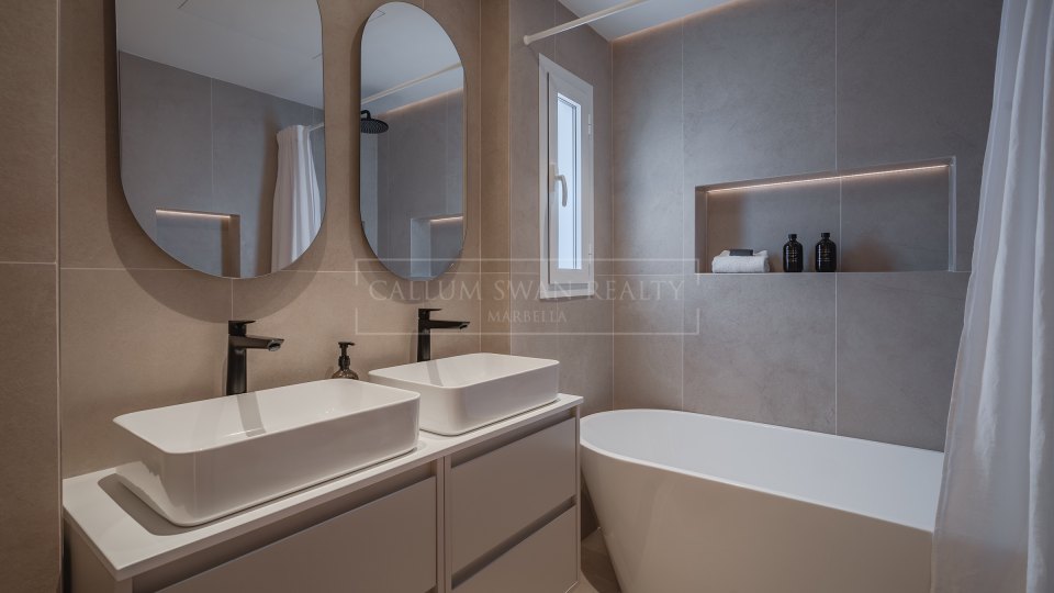 Marbella - Puerto Banus, Duplex-penthouse dans la marina de Puerto Banus avec vue sur la marina
