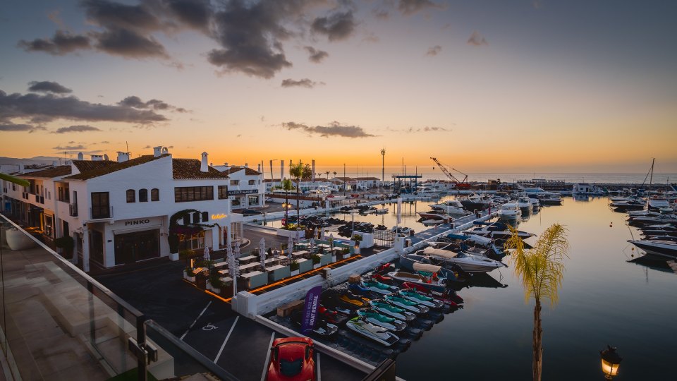 Marbella - Puerto Banus, Duplex-penthouse dans la marina de Puerto Banus avec vue sur la marina